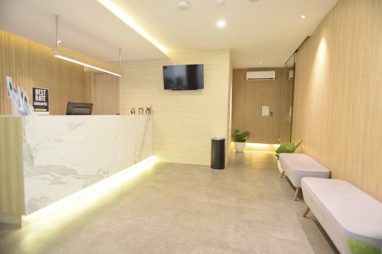 Whiz Capsule Hotel Thamrin Jakarta Jacarta Exterior foto
