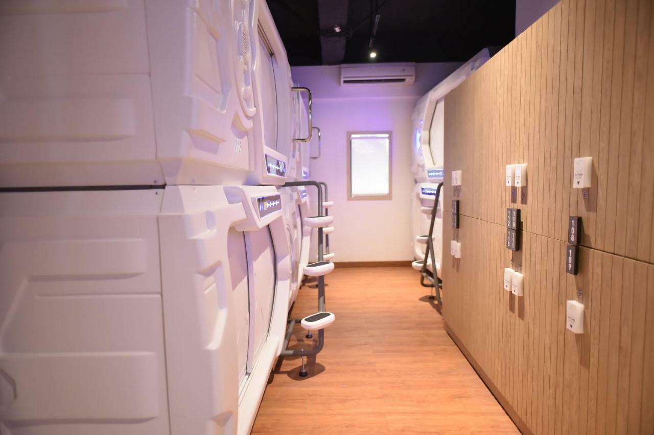 Whiz Capsule Hotel Thamrin Jakarta Jacarta Exterior foto