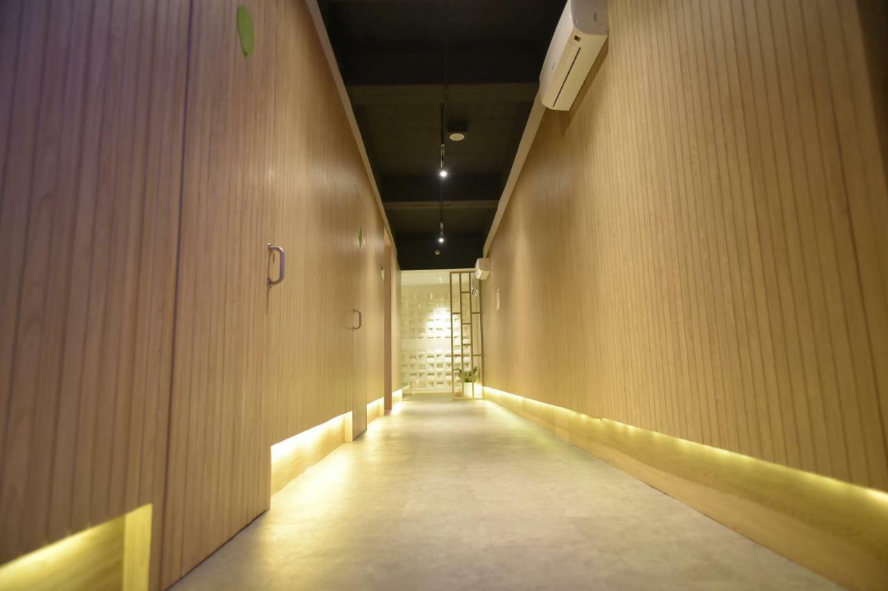 Whiz Capsule Hotel Thamrin Jakarta Jacarta Exterior foto
